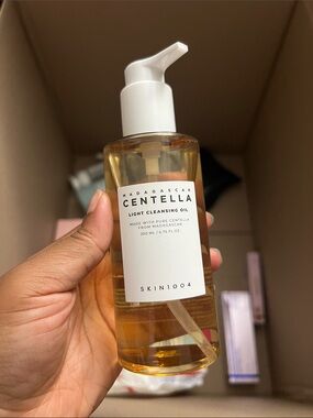 Madagascar Centella Light Cleansing Oil - Clear Gold